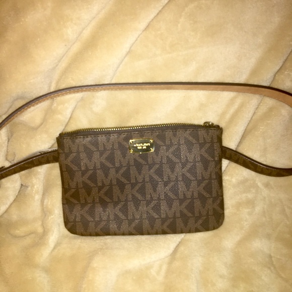 Michael Kors - Picture 1 of 4